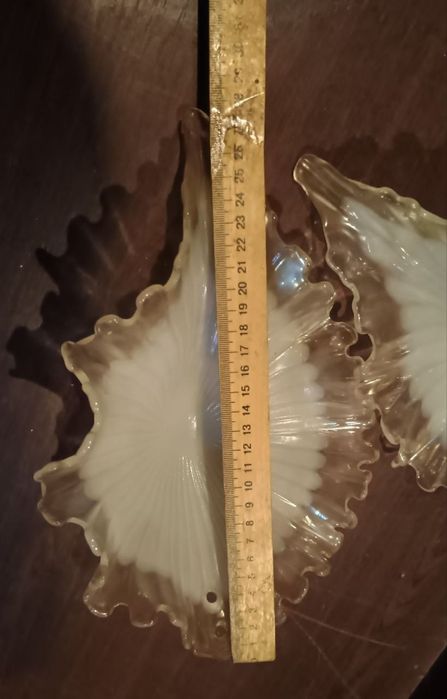 Три стеклянных плафона