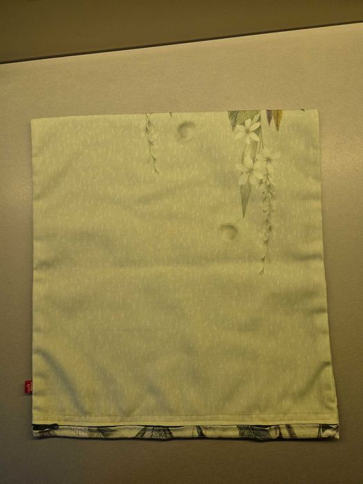 Dwie ozdobne powłoczki na poduszki. Kwietna łąka. H&Y