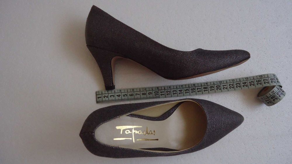 Stilettos de Mulher Textura Brilhante Cinza