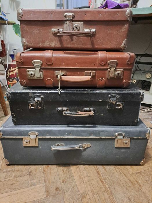 Чемодани часів СРСР антураж