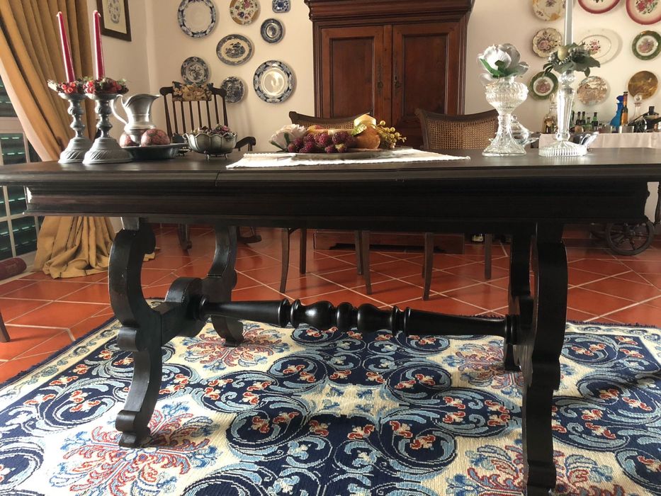 Mesa grande de madeira maciça