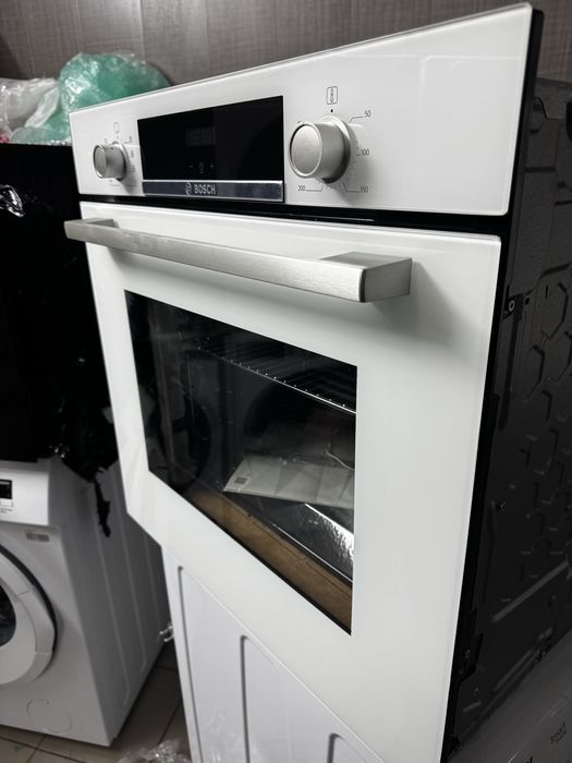 Вбудована  духовка  з піролітичним очищенням біла  Bosch hba573bv0