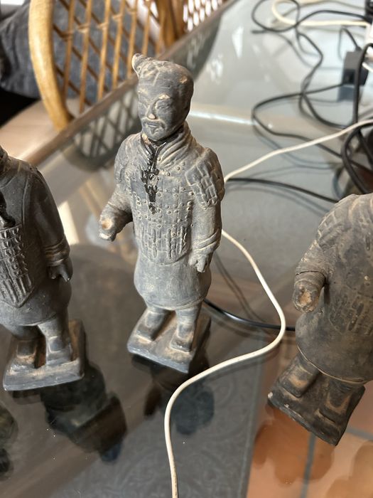 6 bonecos em terracota (alguns com estragos)