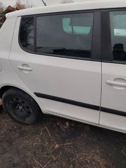 Drzwi prawy tyl skoda fabia II HB w kolor LF9E
