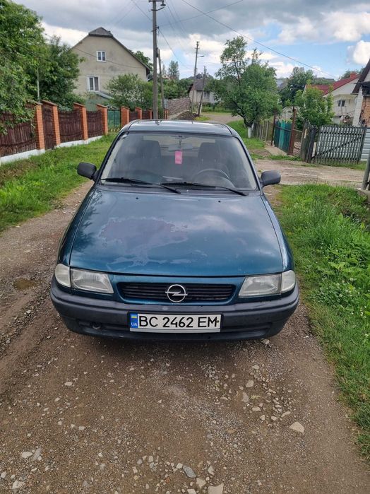 Автомобіль опель астра