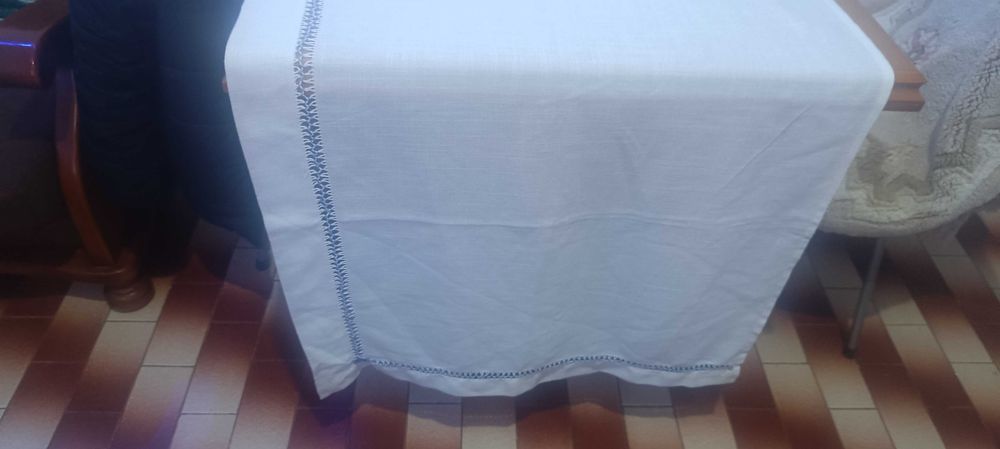 Rendas e bordados à mão