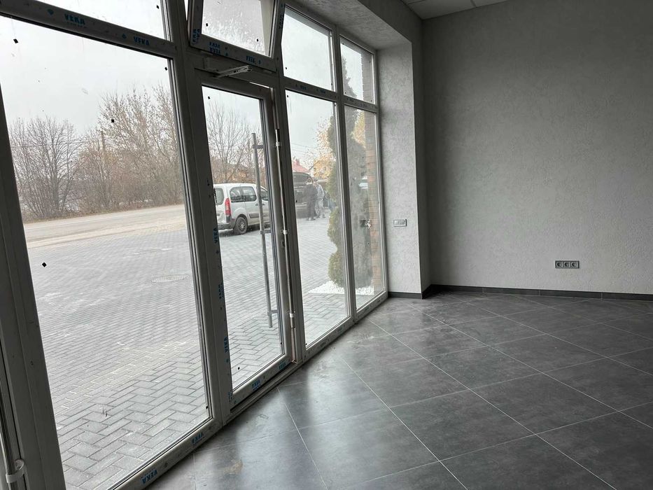 Продаж комерційного приміщення на вул. Новаківського