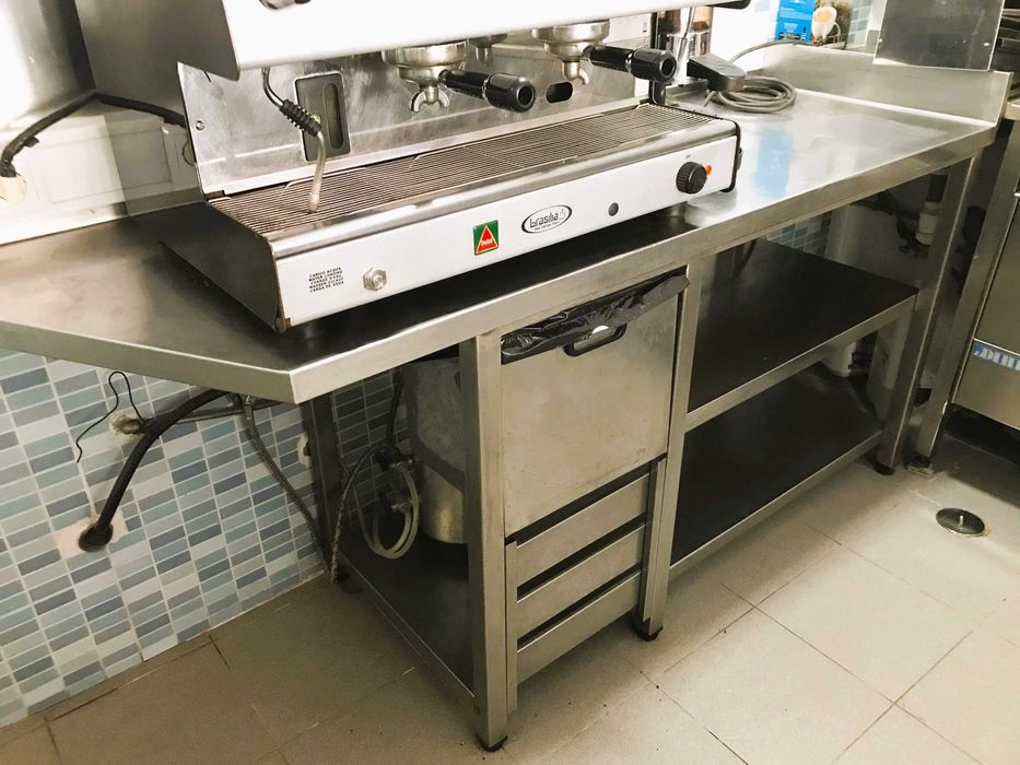 Balcão em inox com tulha