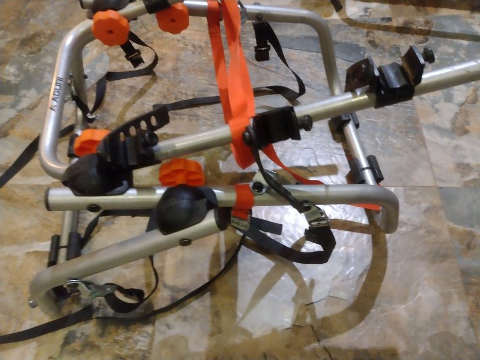 Bagażnik rowerowy na 3 rowery klapę tylną .