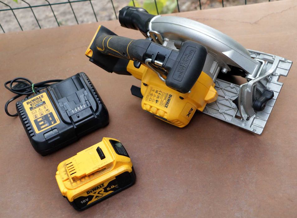 Пила дисковая аккумуляторная бесщеточная DeWalt DCS565NT, Original