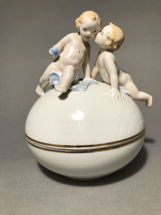 Porcelana prl ĆMIELÓW bomboniera