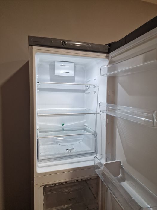 Frigorífico Indesit Aço Inoxidável 270L