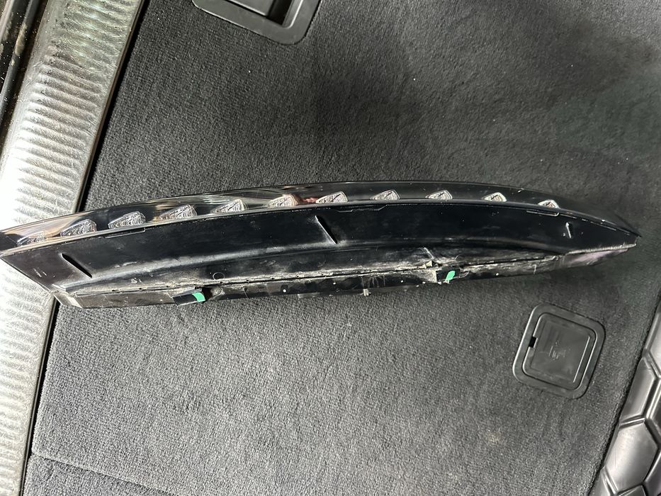 Поворотник Audi Q7 4L Sline11 діодів (Правий) 4L0953042 D