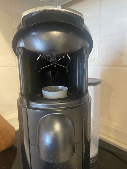 Máquina de café VERTUO NESPRESSO