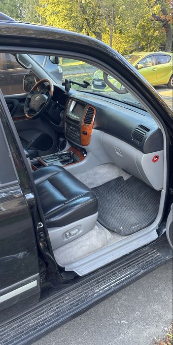 Toyota Land Cruiser 100