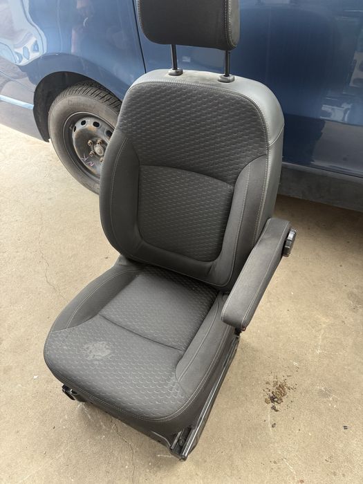 Fotel prawy pojedynczy pasazer  Vivaro B Talento Trafic III  IV NV300