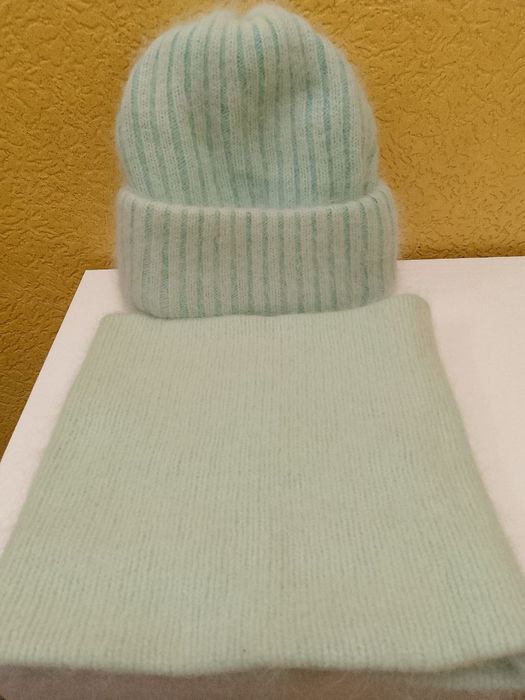 Продаю ангорові жіночі шапку і хомут