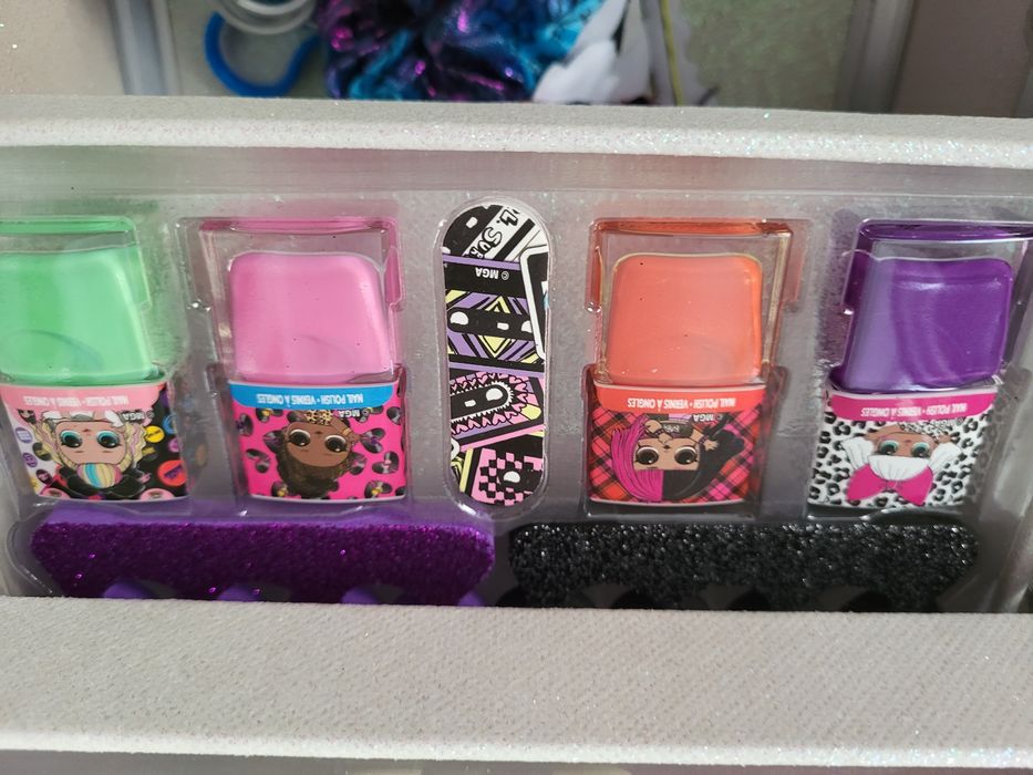 Kuferek lol surprise z kosmetykami nowy.