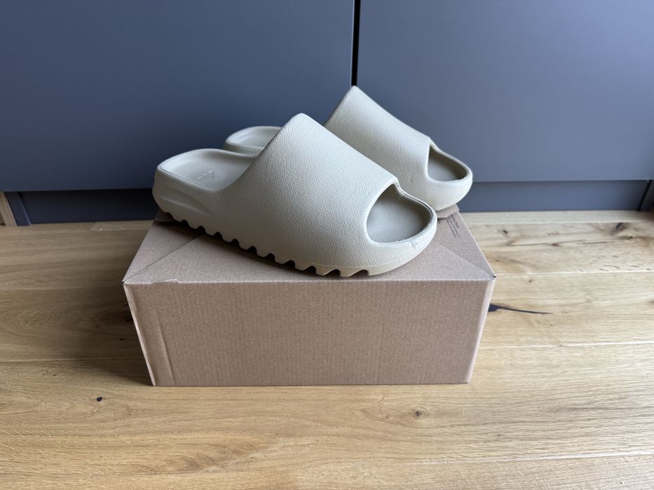 Klapki Yeezy slide