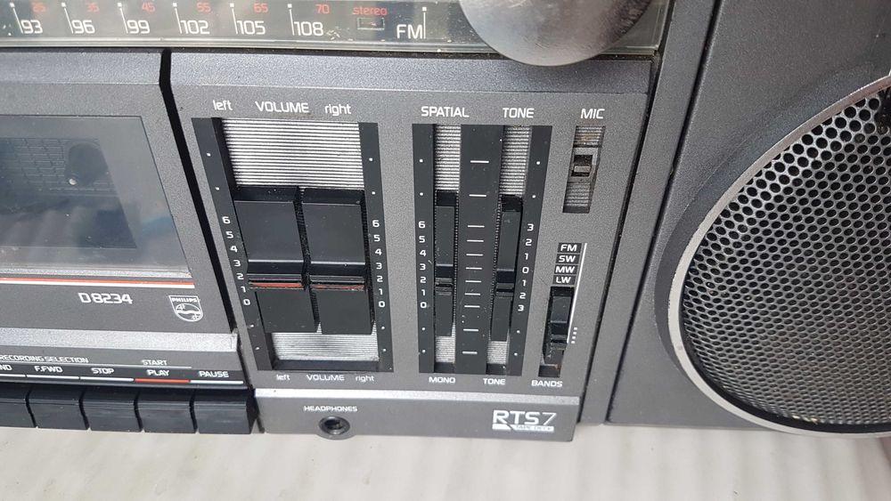 zabytkowy BoomBox Philips D-8234 z lat 80.