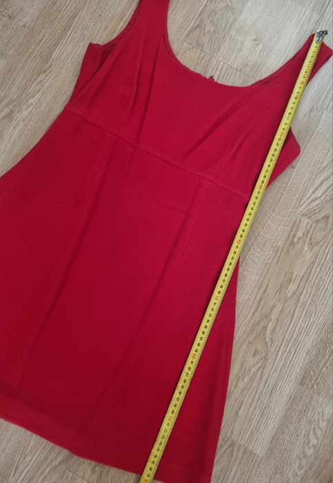 Vestido vermelho de inverno, de alças, todo forrado. 40