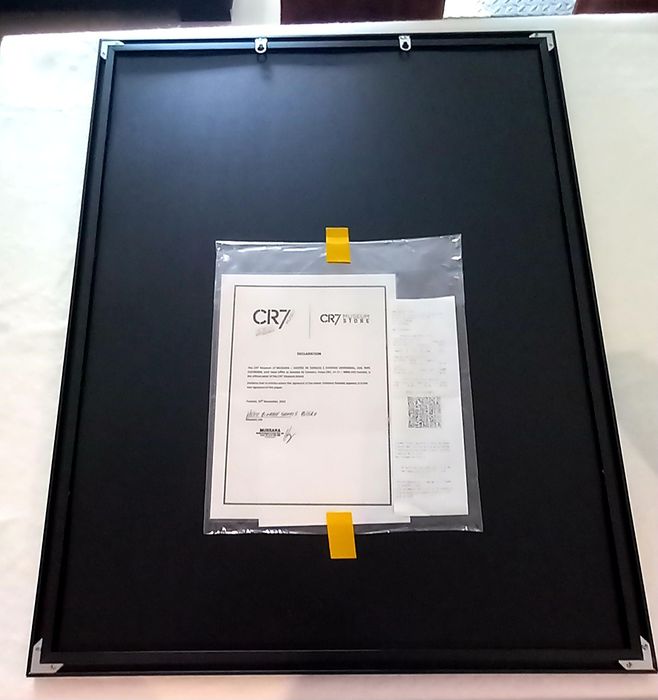 Camisola emoldurada autografada CR7 Debut