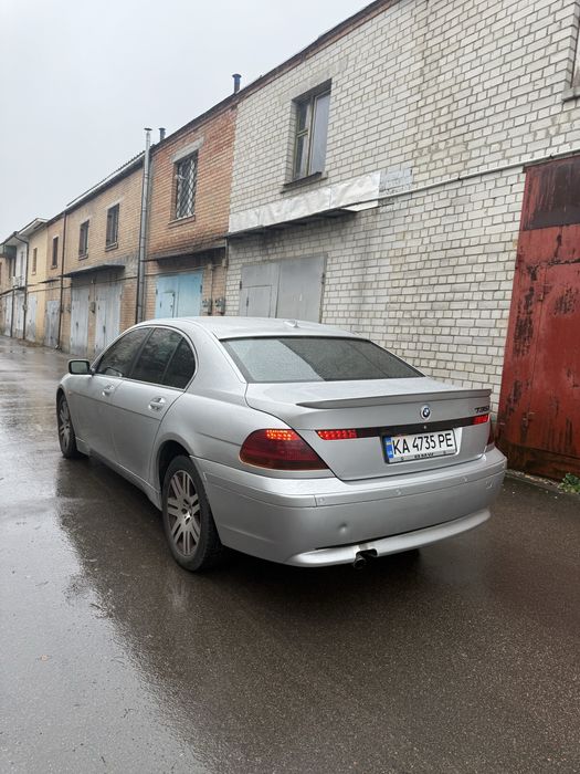 На повному ходу, мотор не димить, автомат хороший, шкіра, салон доглянутий, є чеки обслуговування, пам'ять сидінь, електросидіння, люк, красиві титани, лінзи, знаходиться в Києві, з документами порядок, питання по тел з 9ти до 19.