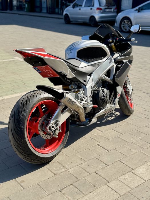 Aprilia Rsv4 2018 рік