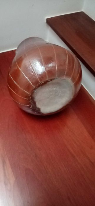 Vaso alto em barro