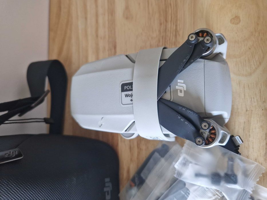 Dron DJI Mini 2 FMC Fly More Combo