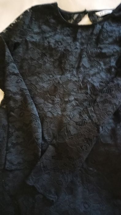 Elegancka, koronkowa mała czarna