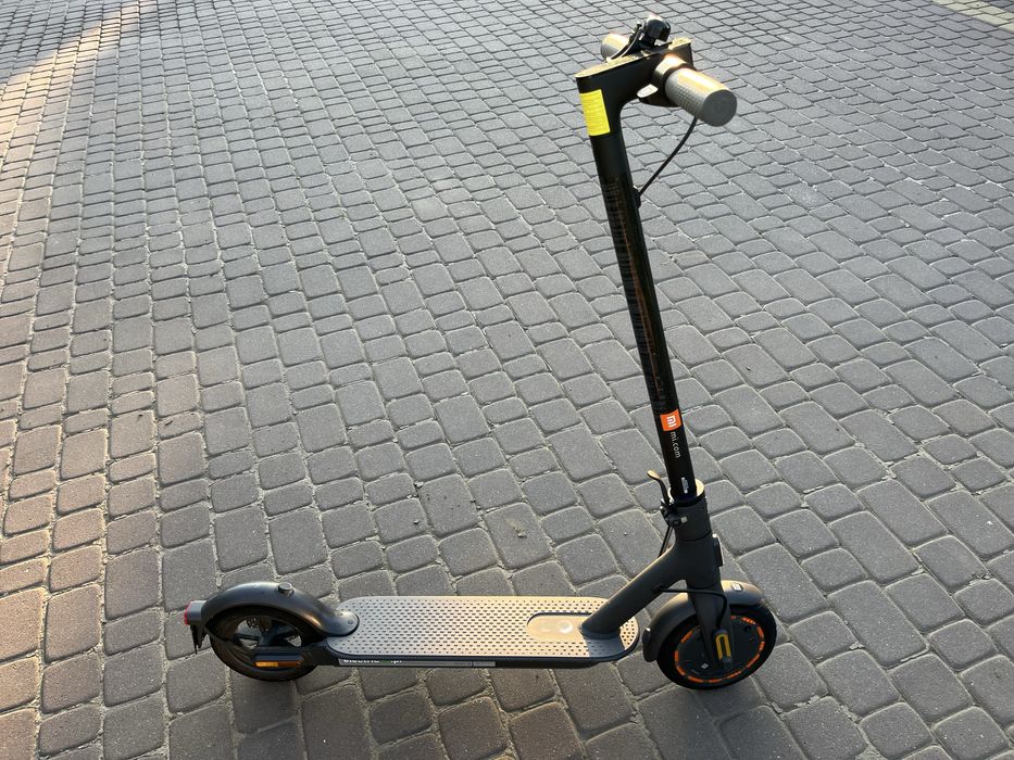 Електросамокат Xiaomi Mi Electric Scooter 1S у хорошому стані