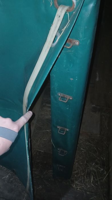 Plandeka zielona gruba i stelarz do przyczepki