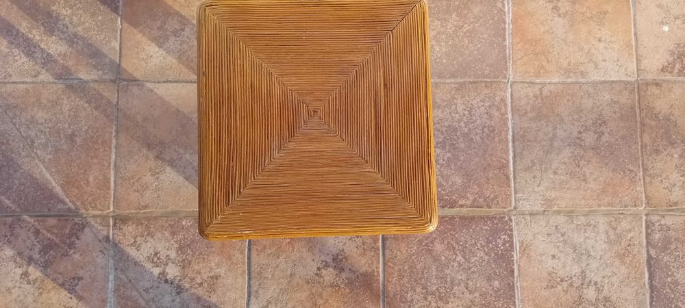 Duas Mesas Vintage revestidas a junco