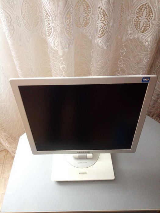Монитор Samsung SyncMaster 770p