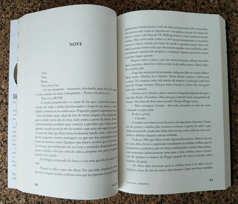 Livro - PADRE (Sierra Simone)