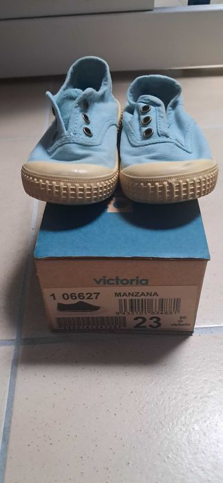 Varios sapatos para bebe/criança