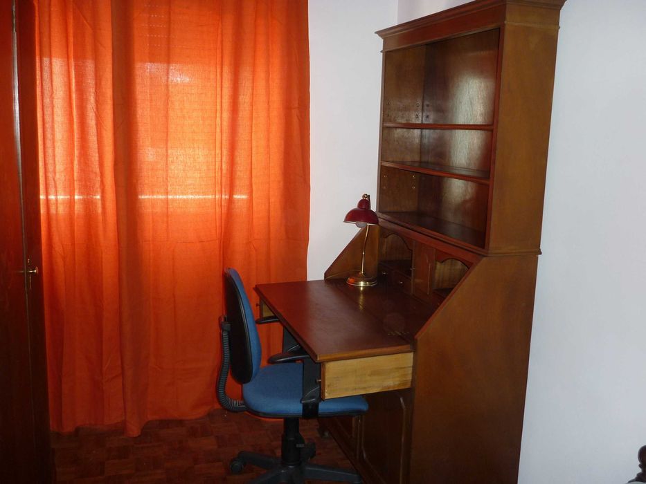 Quarto individual no Dafundo /Cruz Quebrada