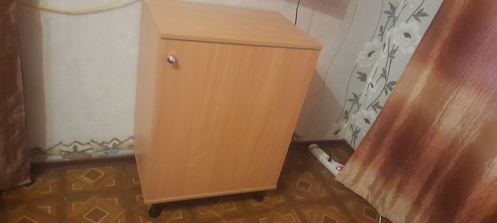 Продаю тумбу- шкафчик