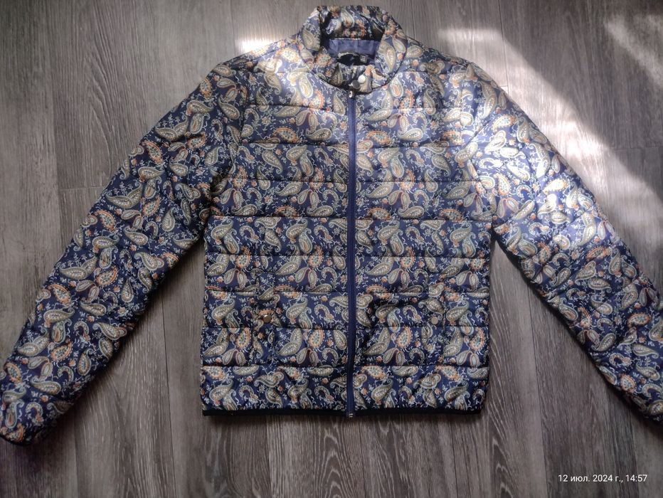 Демісезонна жіноча куртка