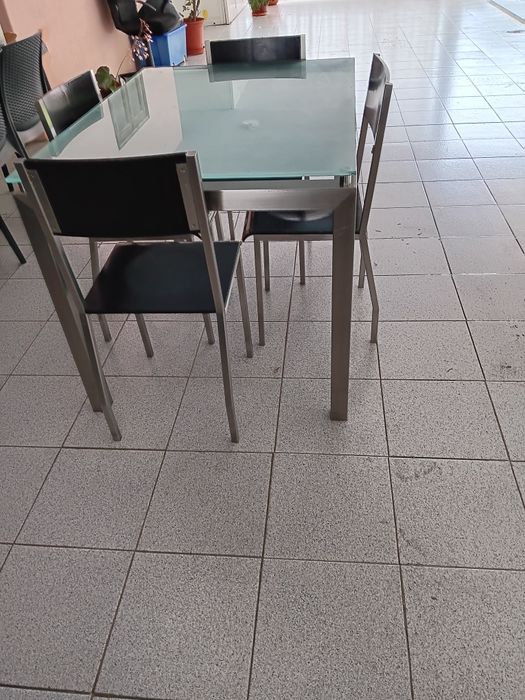 Conjunto mesa cozinha e 4 cadeiras