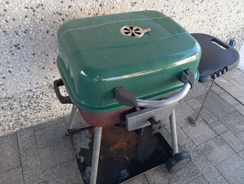 Grill ogrodowy z półką i popielnikiem+narzędzia 100x90x55