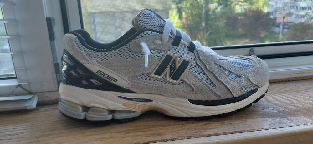Продам new balance 1906d,42 розмір