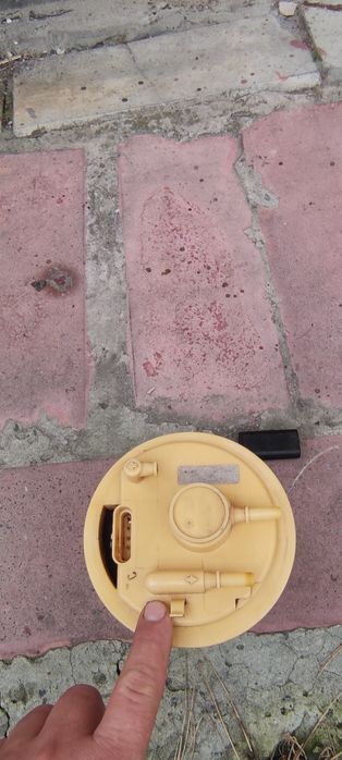 Продам бензонасос на Mitsubishi Colt 1.3