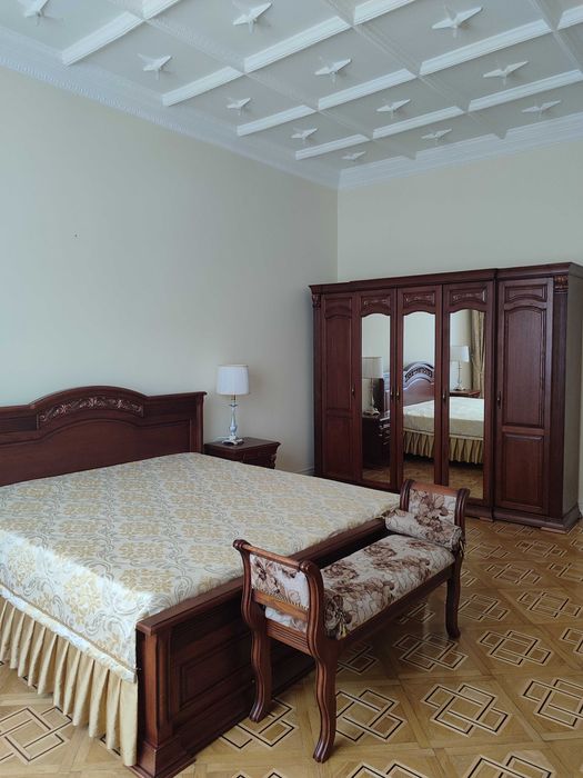 Продаж спального гарнітуру