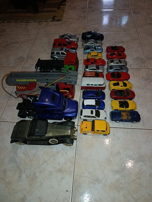Miniaturas em bom estado geral 1:43 / 1:32
