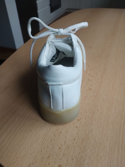 Buty białe sportowe 39