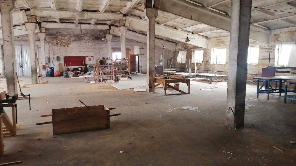 Продажа здания 3660 м2 под склад в пос.Докучаевское (Харьков)