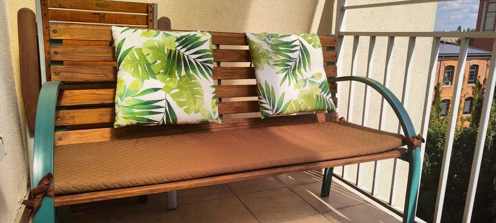 Ławka ogrodowa, balkonowa z poduszkami