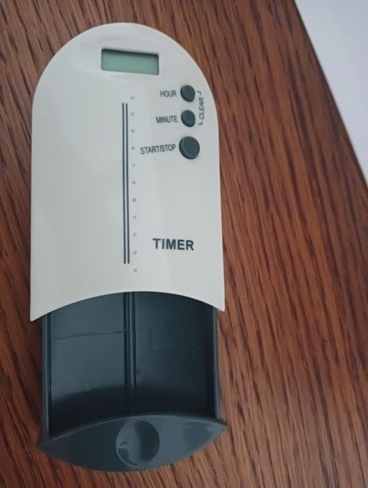 Przypominacz timer z szufladką na leki, suplementy diety